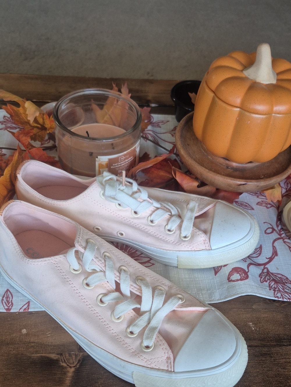 Converse Low-Top Sneakers in Light Pink and White